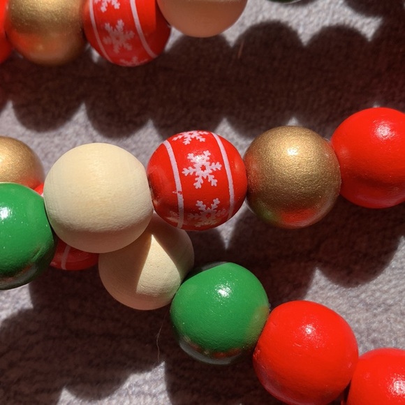 Christmas garland  5 feet in length. - Picture 2 of 4